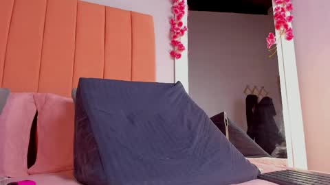 Snapshot of rose_thompson19 chatting on April 27, 2026, 7:12 pm Rosse online show from April 27, 2026, 7:12 pm