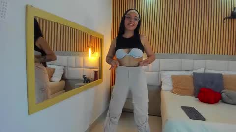 roseaurora online show from November 8, 2025, 12:49 pm