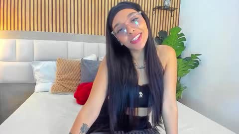 roseaurora online show from November 14, 2025, 12:59 pm