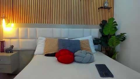 roseaurora online show from November 15, 2025, 12:45 pm