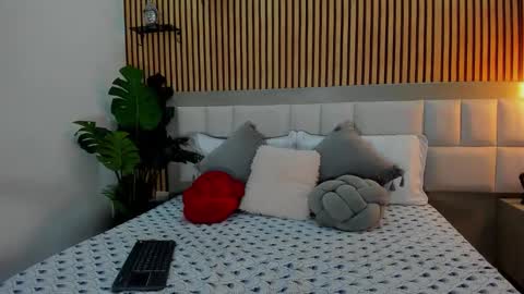 roseaurora online show from November 24, 2025, 12:49 pm