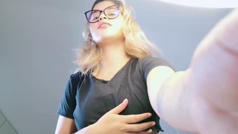 rosedelic online show from December 6, 2024, 3:08 am