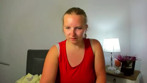 Snapshot of rosehypnotic chatting on May 5, 2026, 5:10 pm Rose online show from May 5, 2026, 5:10 pm