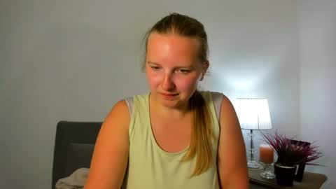 Snapshot of rosehypnotic chatting on May 7, 2026, 5:40 pm Rose online show from May 7, 2026, 5:40 pm