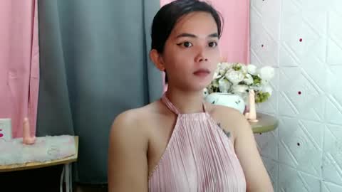 Snapshot of rosella_xx chatting on June 24, 2026, 7:40 am TONETH online show from June 24, 2026, 7:40 am