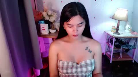 Snapshot of rosella_xx chatting on July 27, 2026, 8:43 am TONETH online show from July 27, 2026, 8:43 am