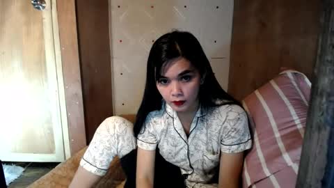 Snapshot of rosella_xx chatting on August 3, 2026, 3:27 pm TONETH online show from August 3, 2026, 3:27 pm