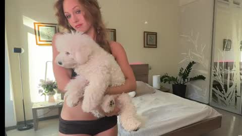 Snapshot of roselyn_rose chatting on May 22, 2026, 3:39 pm Roselyn online show from May 22, 2026, 3:39 pm