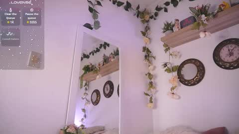 Stephani online show from March 8, 2025, 12:11 am