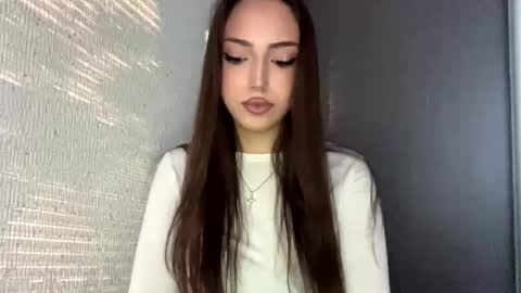 Mimi online show from September 10, 2025, 1:55 pm