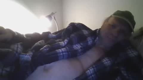 Snapshot of roses2u1958 chatting on December 23, 2024, 3:18 am roses2u1958 online show from December 23, 2024, 3:18 am