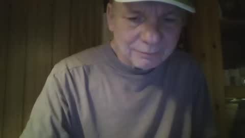 Snapshot of roses2u1958 chatting on February 4, 2025, 3:44 am roses2u1958 online show from February 4, 2025, 3:44 am