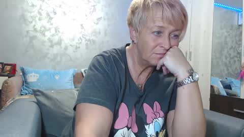 Lovepinklilly online show from January 12, 2025, 5:44 pm