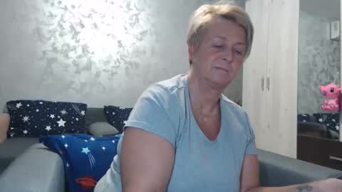 Lovepinklilly online show from March 1, 2025, 6:21 pm