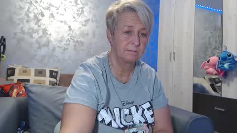 Lovepinklilly online show from November 17, 2025, 6:03 pm