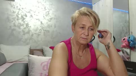 Lovepinklilly online show from April 21, 2026, 5:39 pm