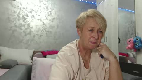 Lovepinklilly online show from April 22, 2026, 5:58 pm