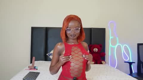 Snapshot of roses_rred chatting on December 12, 2024, 7:04 pm roses_rred online show from December 12, 2024, 7:04 pm