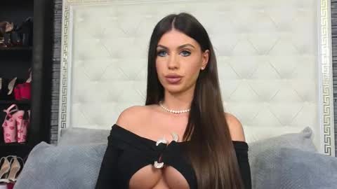 Gabriela online show from November 6, 2025, 8:04 am