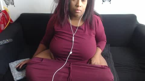 LAURA online show from November 19, 2025, 9:26 pm