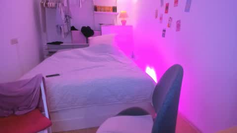 Roshelle online show from February 11, 2025, 8:10 pm