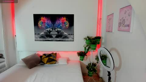 Snapshot of rosi_cooper chatting on February 25, 2025, 10:47 am rosi_cooper online show from February 25, 2025, 10:47 am