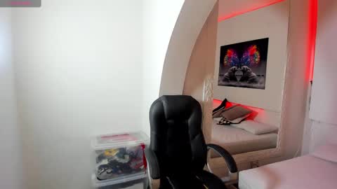 Snapshot of rosi_cooper chatting on March 12, 2025, 10:48 am rosi_cooper online show from March 12, 2025, 10:48 am