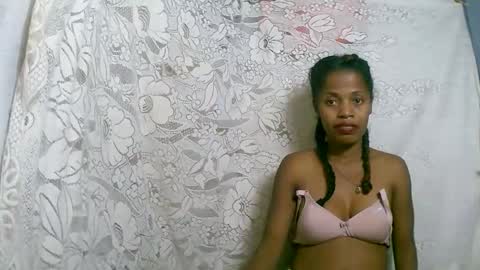 Snapshot of rosiahot1 chatting on November 4, 2025, 6:18 pm rosia online show from November 4, 2025, 6:18 pm