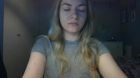 Snapshot of rosie_june chatting on April 28, 2026, 6:51 am Rosie online show from April 28, 2026, 6:51 am