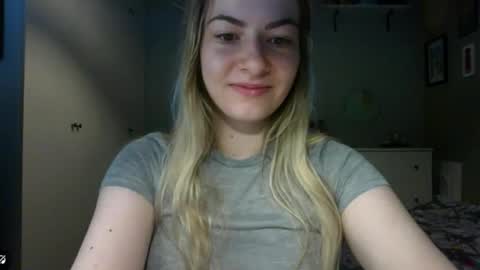 Snapshot of rosie_june chatting on May 8, 2026, 7:46 am Rosie online show from May 8, 2026, 7:46 am