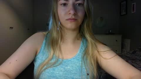 Snapshot of rosie_june chatting on May 20, 2026, 6:52 am Rosie online show from May 20, 2026, 6:52 am