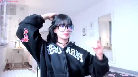 Rosieeee  online show from September 12, 2025, 5:35 pm