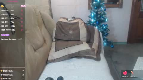 RosieCarlyne online show from December 9, 2024, 2:24 am