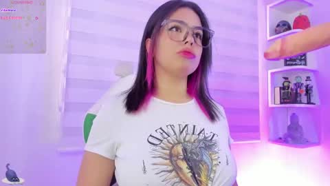   online show from September 23, 2025, 12:19 pm