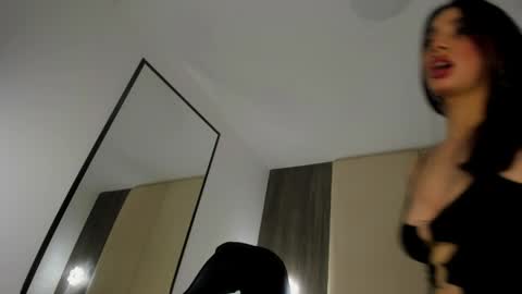 Snapshot of rosse_her chatting on June 4, 2026, 6:25 pm R O S S E online show from June 4, 2026, 6:25 pm