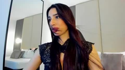 Snapshot of rosse_her chatting on July 20, 2026, 5:59 pm R O S S E online show from July 20, 2026, 5:59 pm