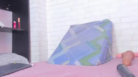 rosse_thompson11 online show from February 8, 2025, 8:21 pm