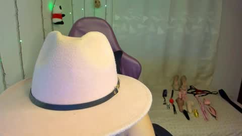 ROSSE DEMOND  online show from March 7, 2026, 9:56 pm