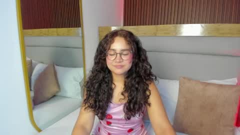 rossie_lanie_ online show from April 18, 2026, 7:29 pm