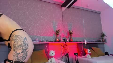 Snapshot of rossiie_hunt_ chatting on March 6, 2026, 1:18 pm rossiie_hunt_ online show from March 6, 2026, 1:18 pm