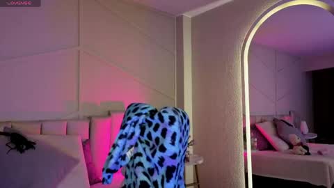 Snapshot of rossiie_hunt_ chatting on May 15, 2026, 12:12 pm rossiie_hunt_ online show from May 15, 2026, 12:12 pm