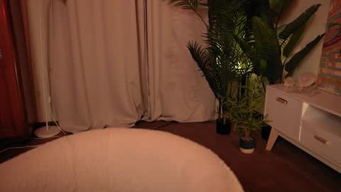 rosy_petal online show from September 16, 2025, 10:11 pm