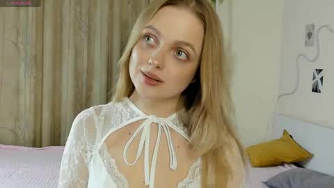 Snapshot of rosy_sigh chatting on April 23, 2026, 9:06 pm Im Luna online show from April 23, 2026, 9:06 pm