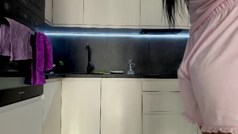 rosynixie online show from June 22, 2026, 5:15 am