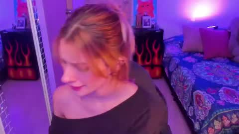 Snapshot of rot_wallace chatting on July 17, 2026, 1:34 am rot_wallace online show from July 17, 2026, 1:34 am