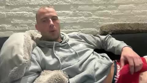 rotteei1 online show from March 9, 2026, 7:01 am