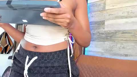 rouselux online show from February 25, 2026, 3:43 pm