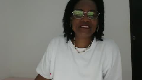 luxa online show from October 12, 2025, 4:17 pm