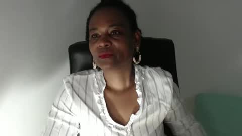 Snapshot of roushlove chatting on May 4, 2026, 12:56 pm luxa online show from May 4, 2026, 12:56 pm