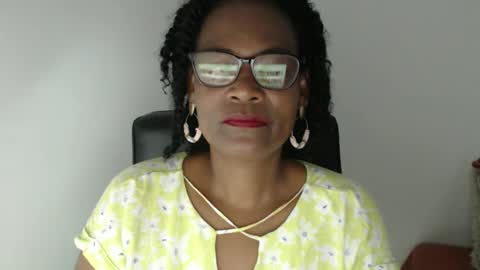 Snapshot of roushlove chatting on May 7, 2026, 1:05 pm luxa online show from May 7, 2026, 1:05 pm